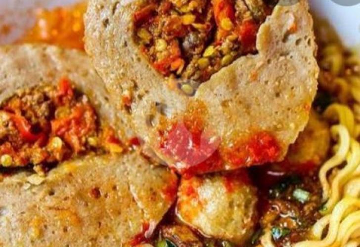 Bakso Mercon dan Mie Ayam Ceker: Rasa yang Menggigit Jiwa di Cilacap